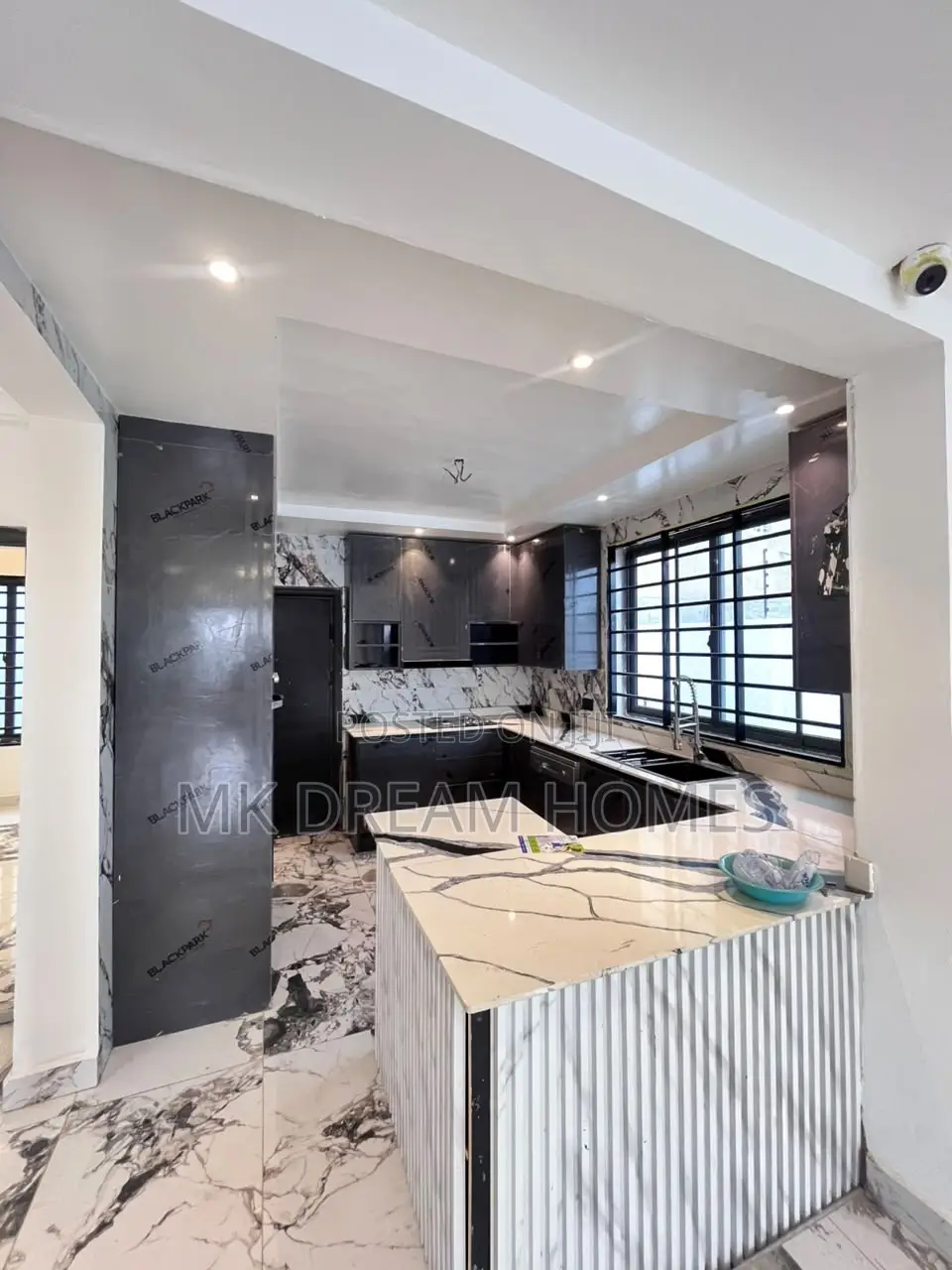 4bdrm House in Lake Side Estate for sale