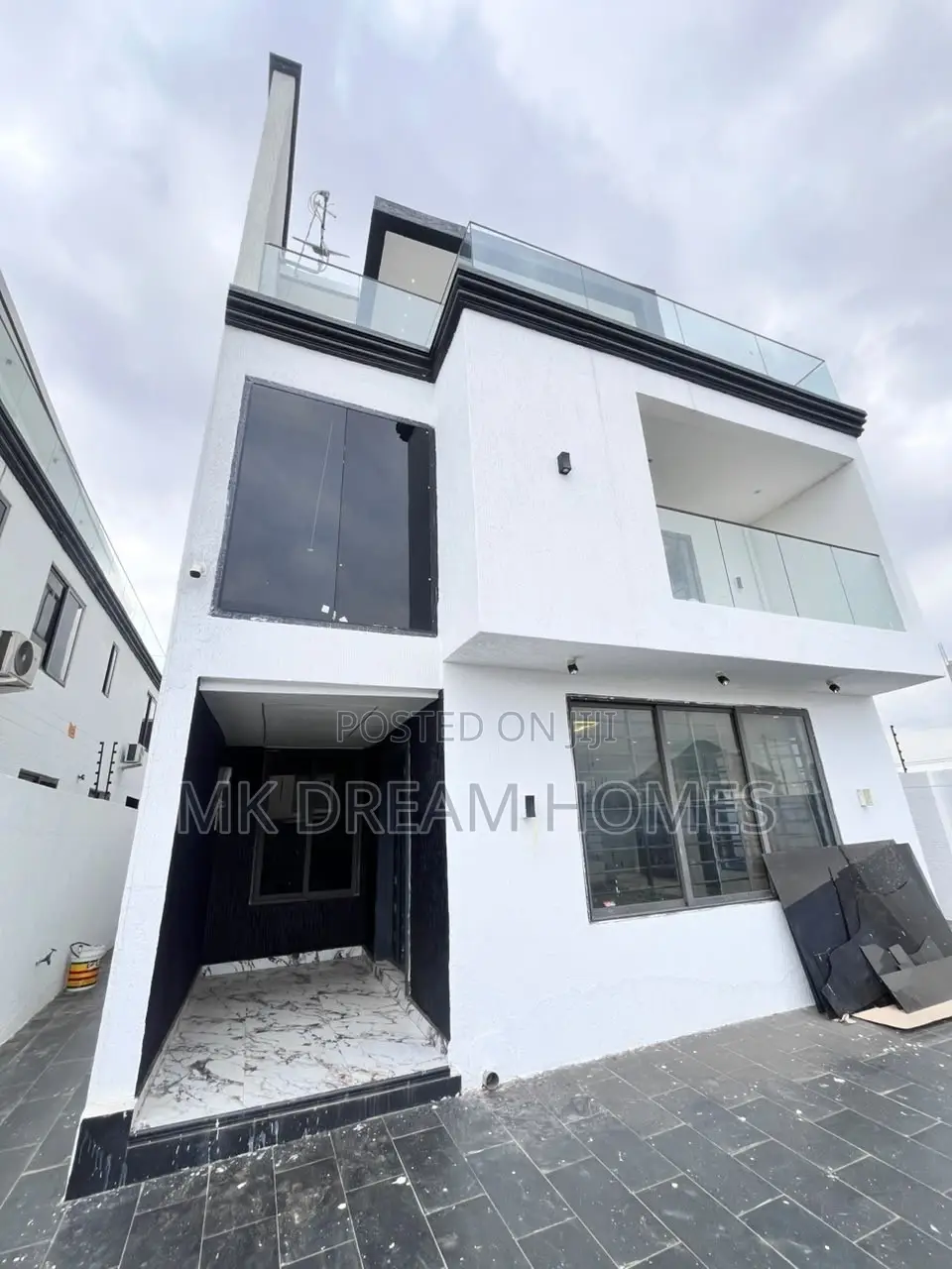 4bdrm House in Lake Side Estate for sale