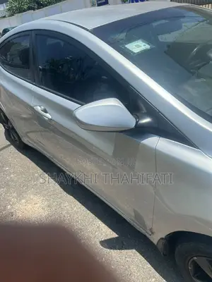 Hyundai Elantra GLS Sedan FWD (1.8L 4cyl 6A) 2013 Gray