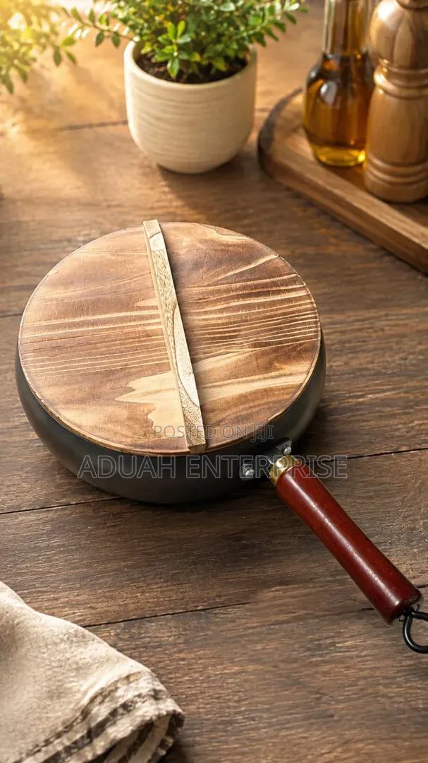 28cm Pot With Wooden Lid
