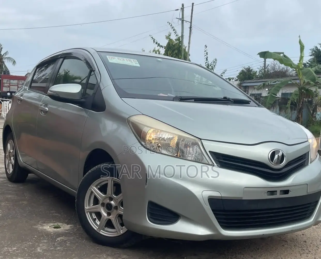Toyota Vitz 2014 Silver