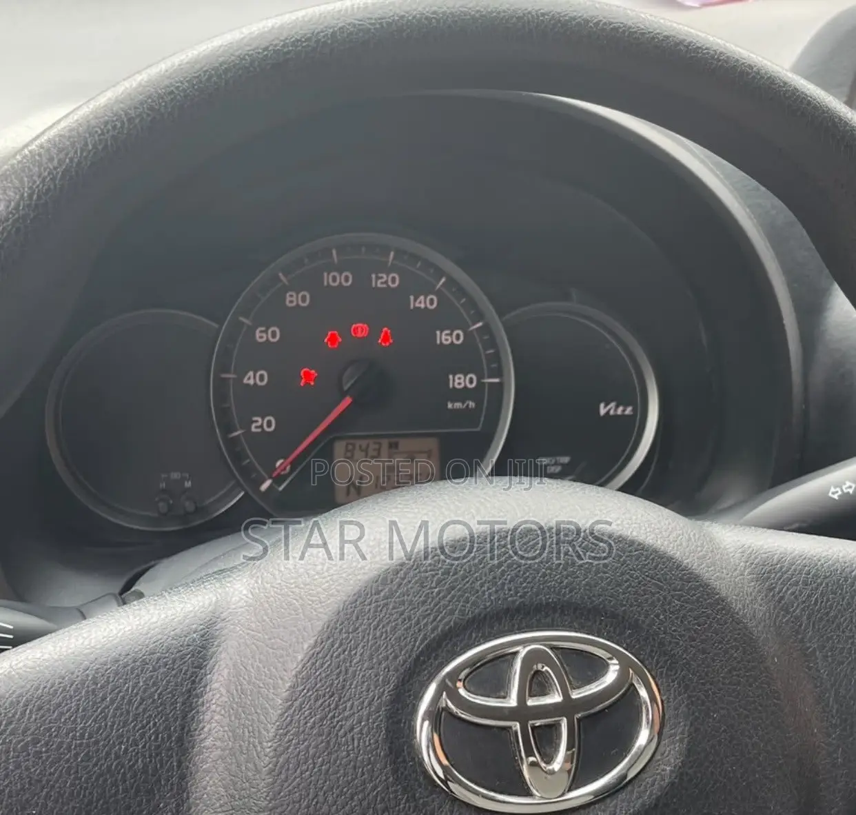 Toyota Vitz 2014 Silver