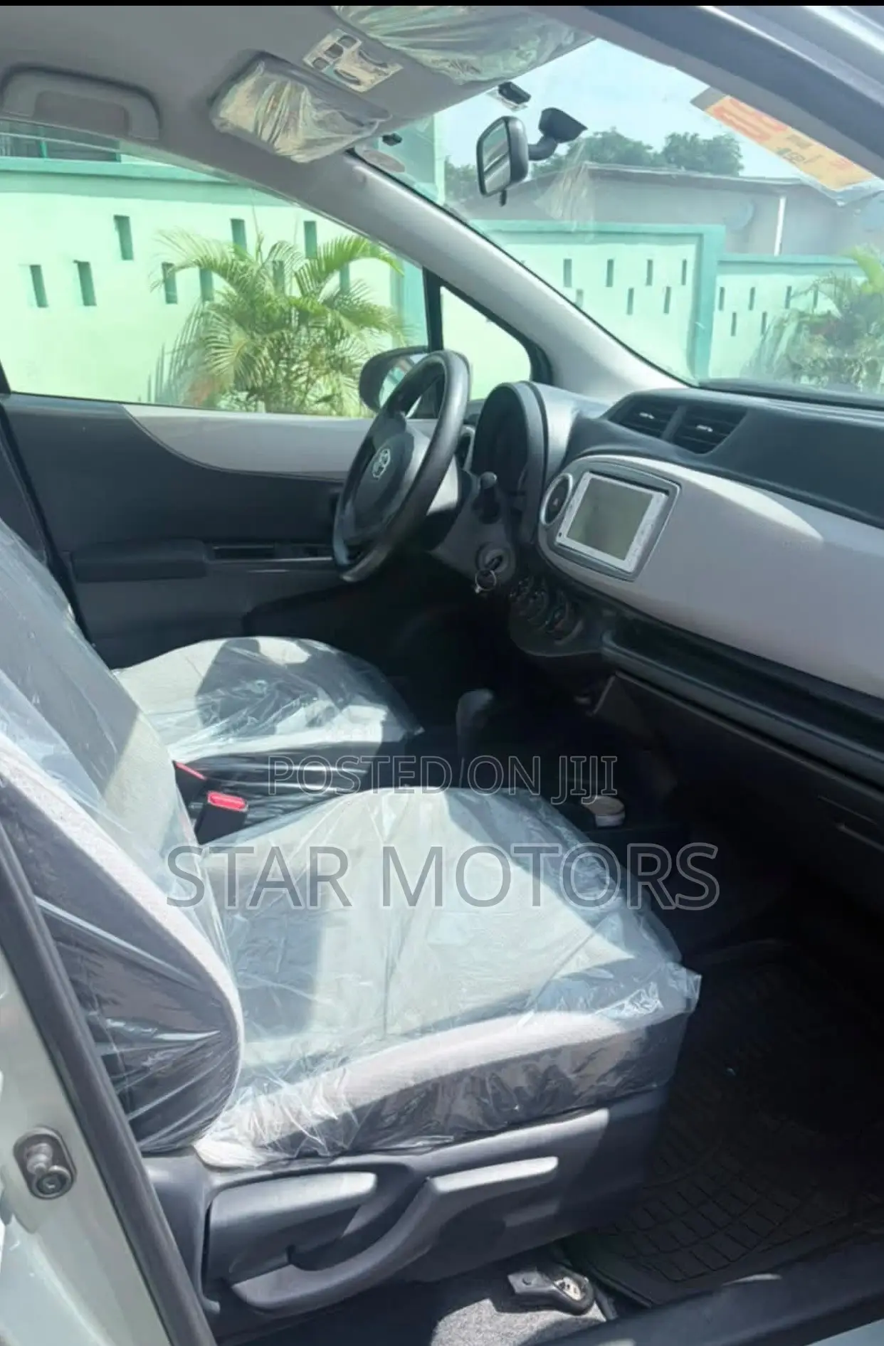 Toyota Vitz 2014 Silver