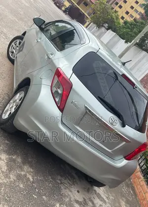 Toyota Vitz 2014 Silver