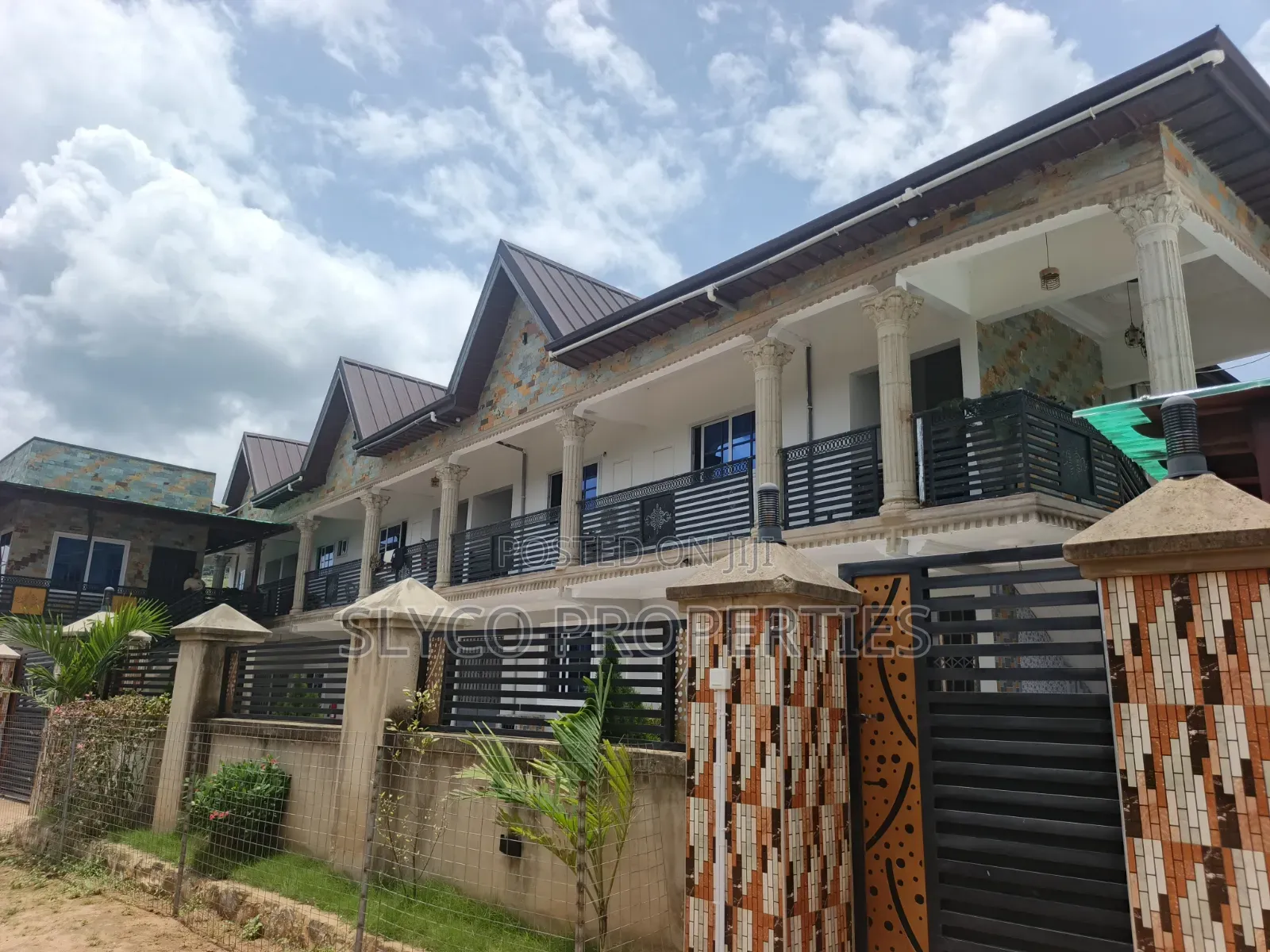 2bdrm Block of Flats in Koforidua Pipeline, New-Juaben Municipal