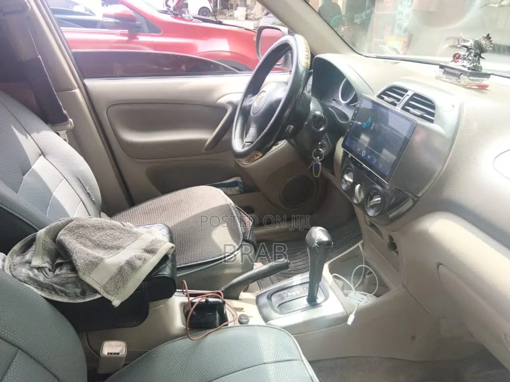 Toyota RAV4 2.0 2005 Gray