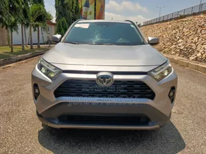 Toyota RAV4 2022 Silver