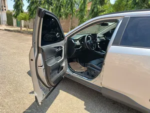 Toyota RAV4 2022 Silver