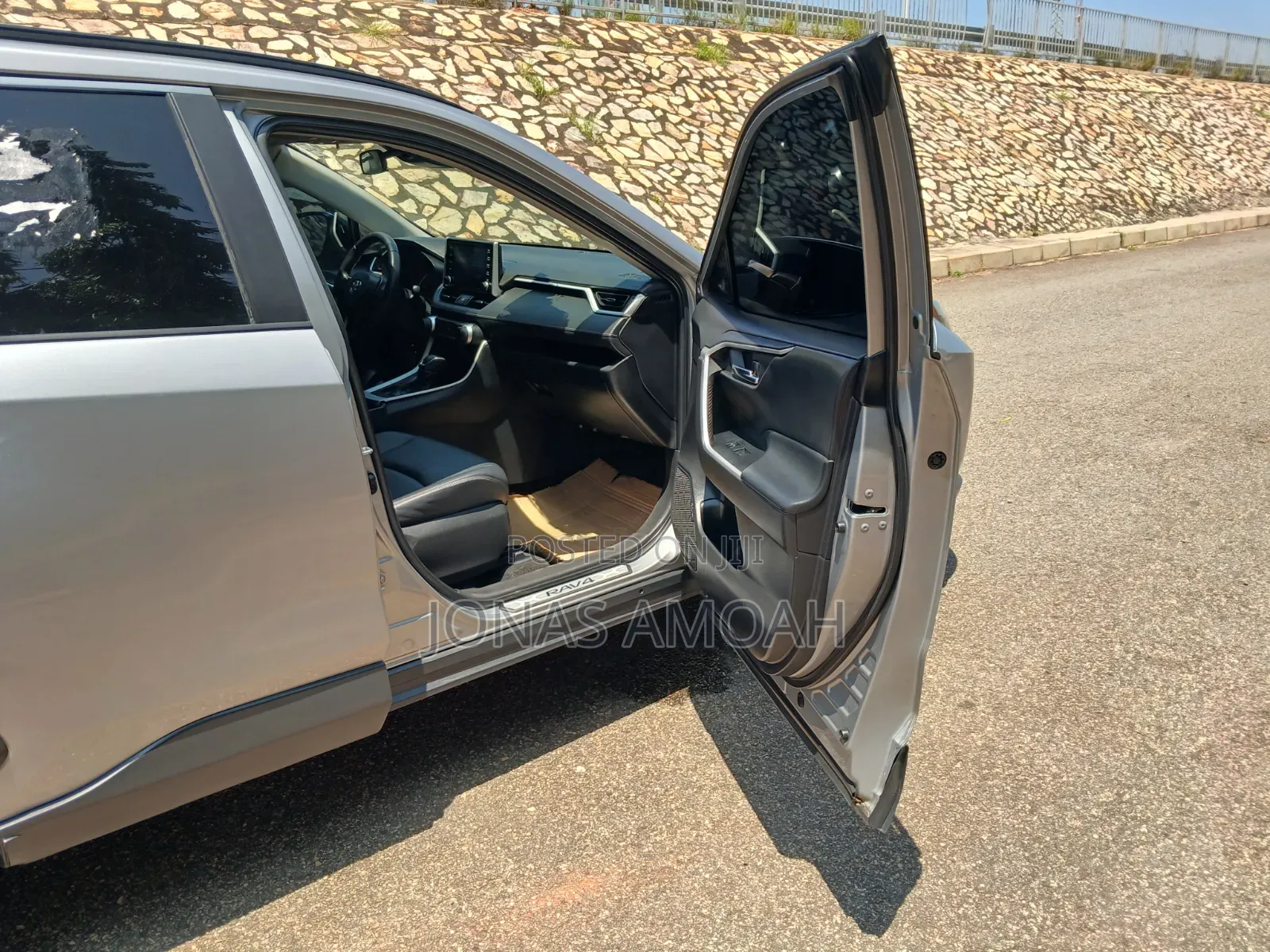 Toyota RAV4 2022 Silver
