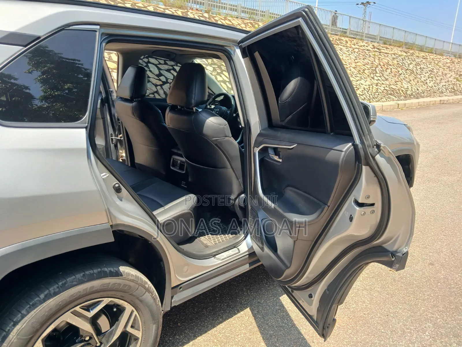 Toyota RAV4 2022 Silver