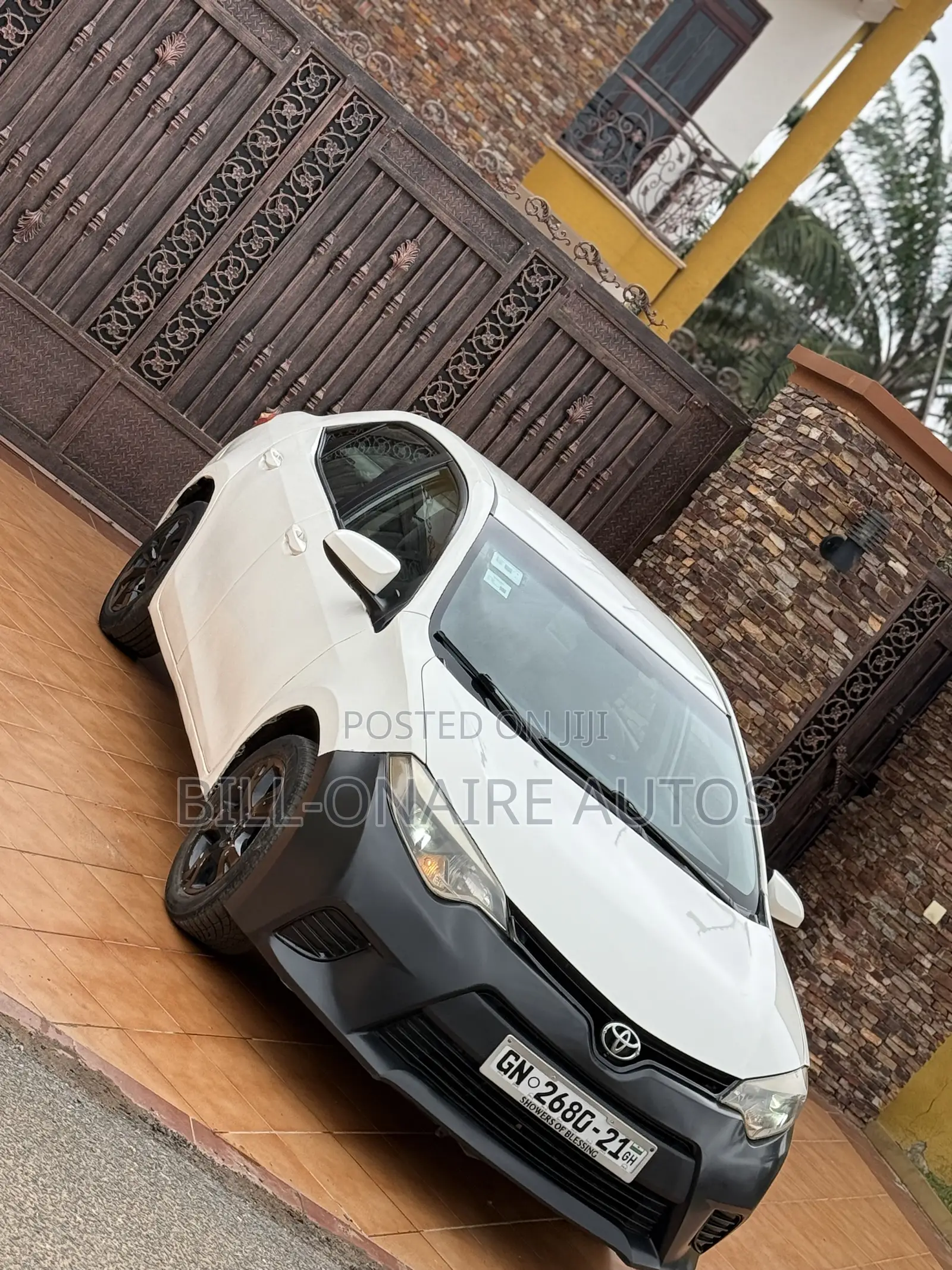 Toyota Corolla LE Eco 4dr Sedan (1.8L 4cyl CVT) 2014 White