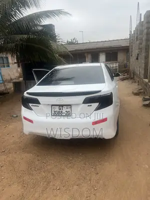 Toyota Camry SE 4dr Sedan w/Prod. End 11/13 (2.5L 4cyl 6A) 2014 White