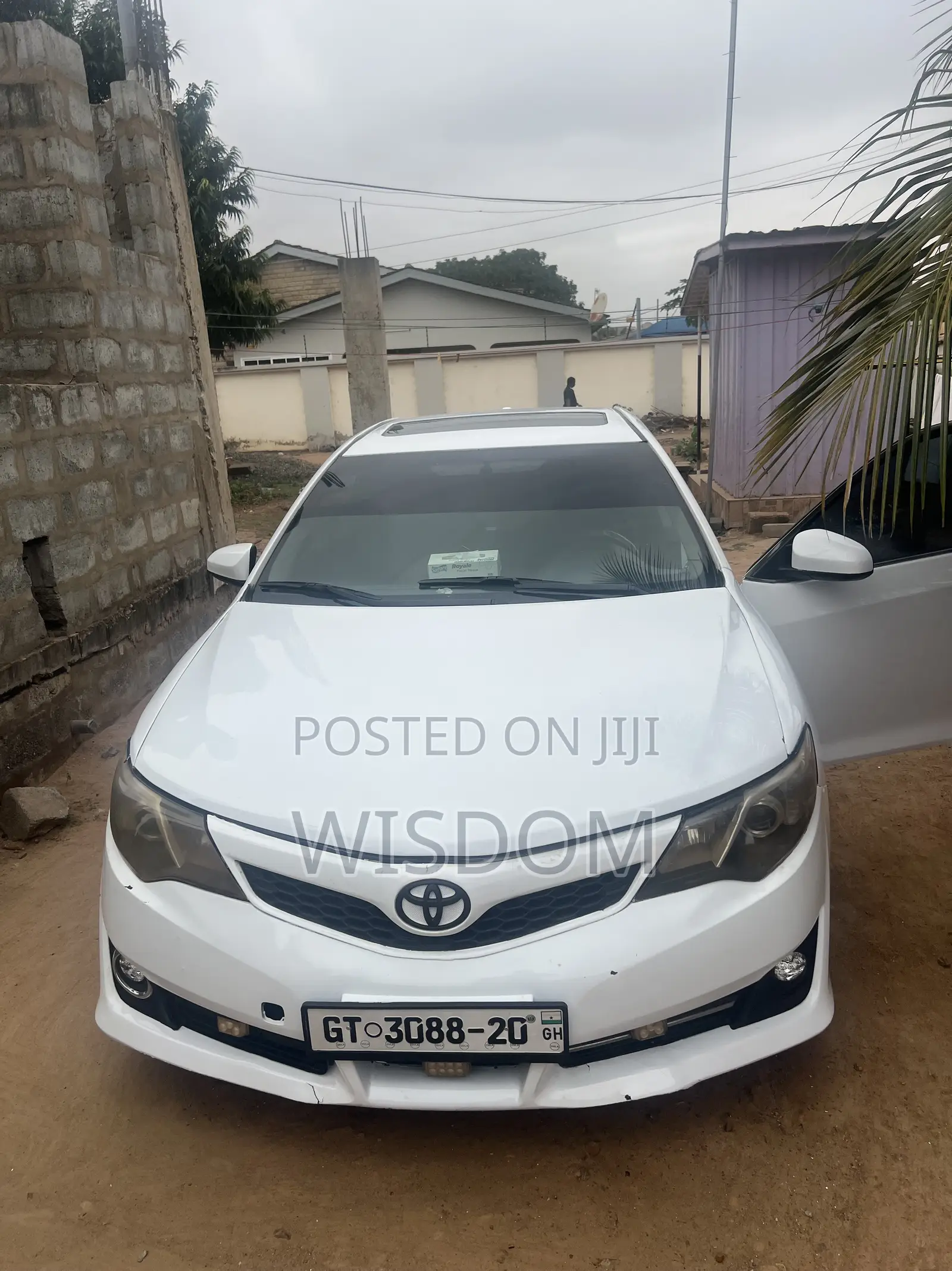 Toyota Camry SE 4dr Sedan w/Prod. End 11/13 (2.5L 4cyl 6A) 2014 White
