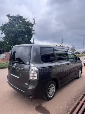 Toyota Voxy X L Edition 2WD 8-Seater 2012 Gray