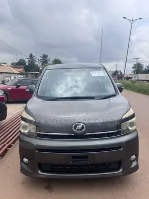 Toyota Voxy X L Edition 2WD 8-Seater 2012 Gray