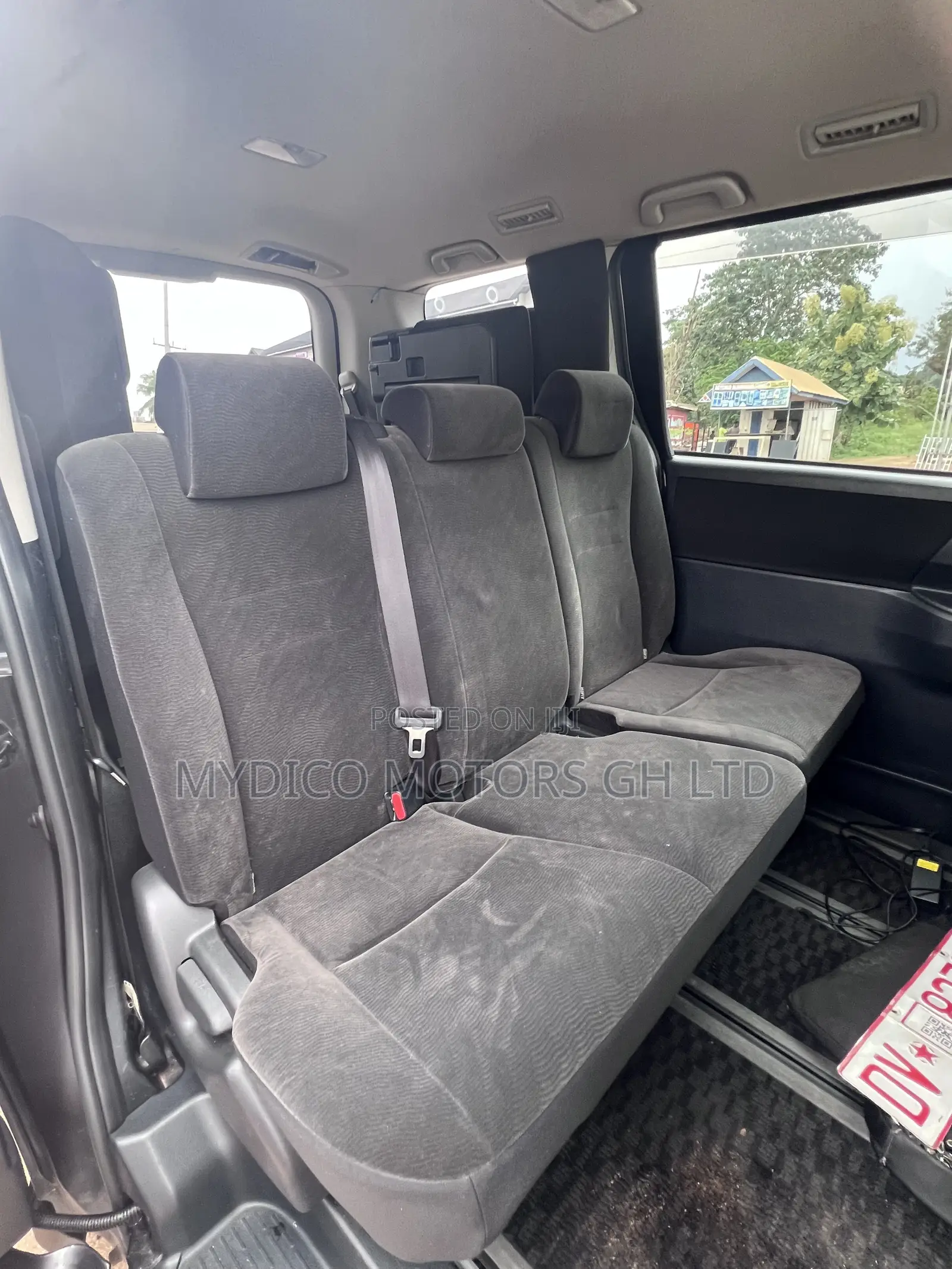 Toyota Voxy X L Edition 2WD 8-Seater 2012 Gray