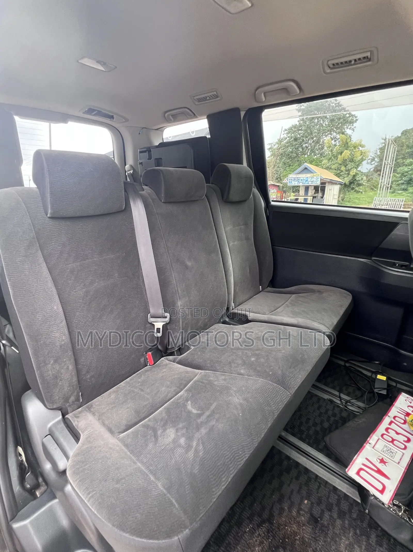Toyota Voxy X L Edition 2WD 8-Seater 2012 Gray