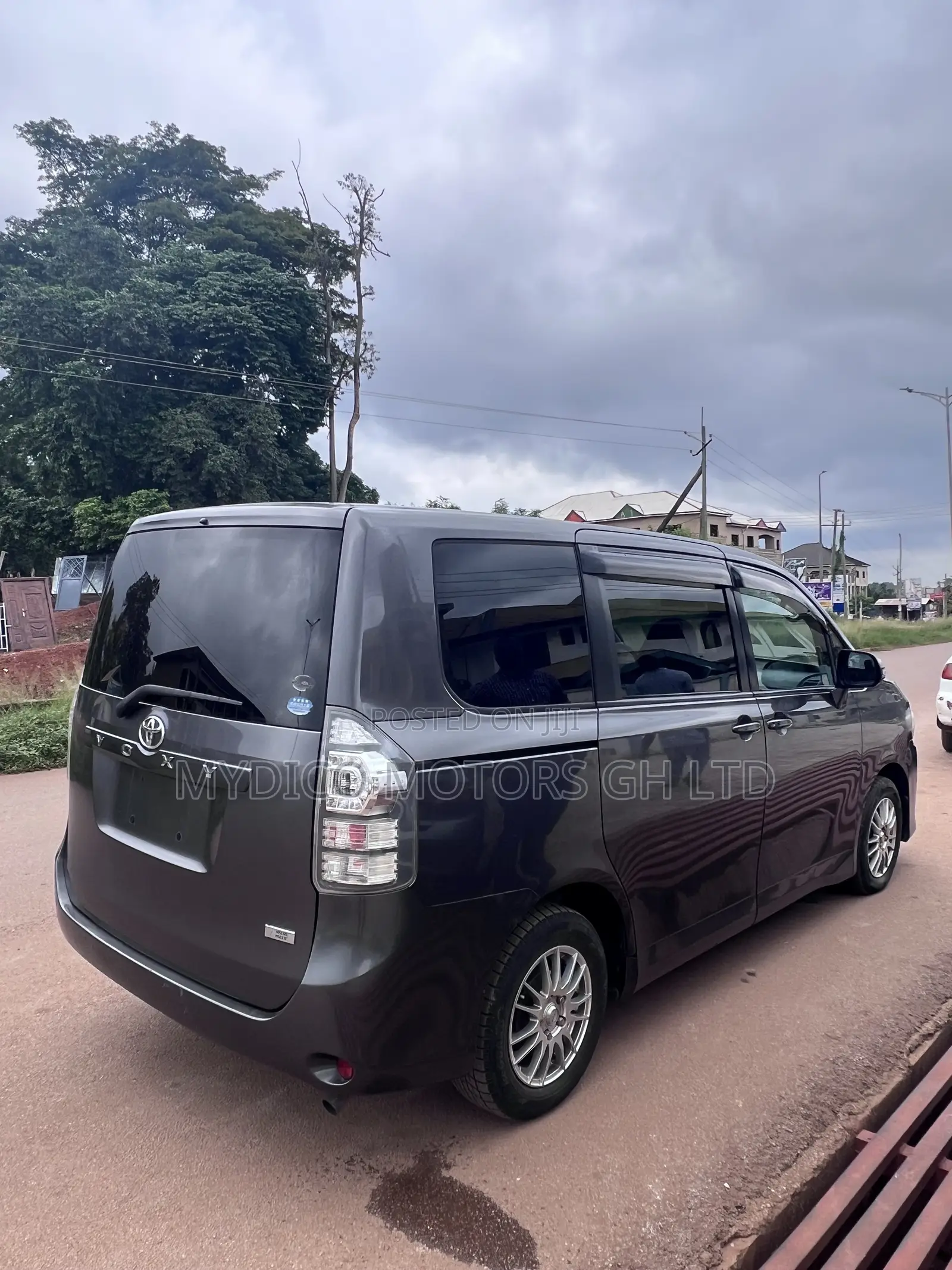 Toyota Voxy X L Edition 2WD 8-Seater 2012 Gray
