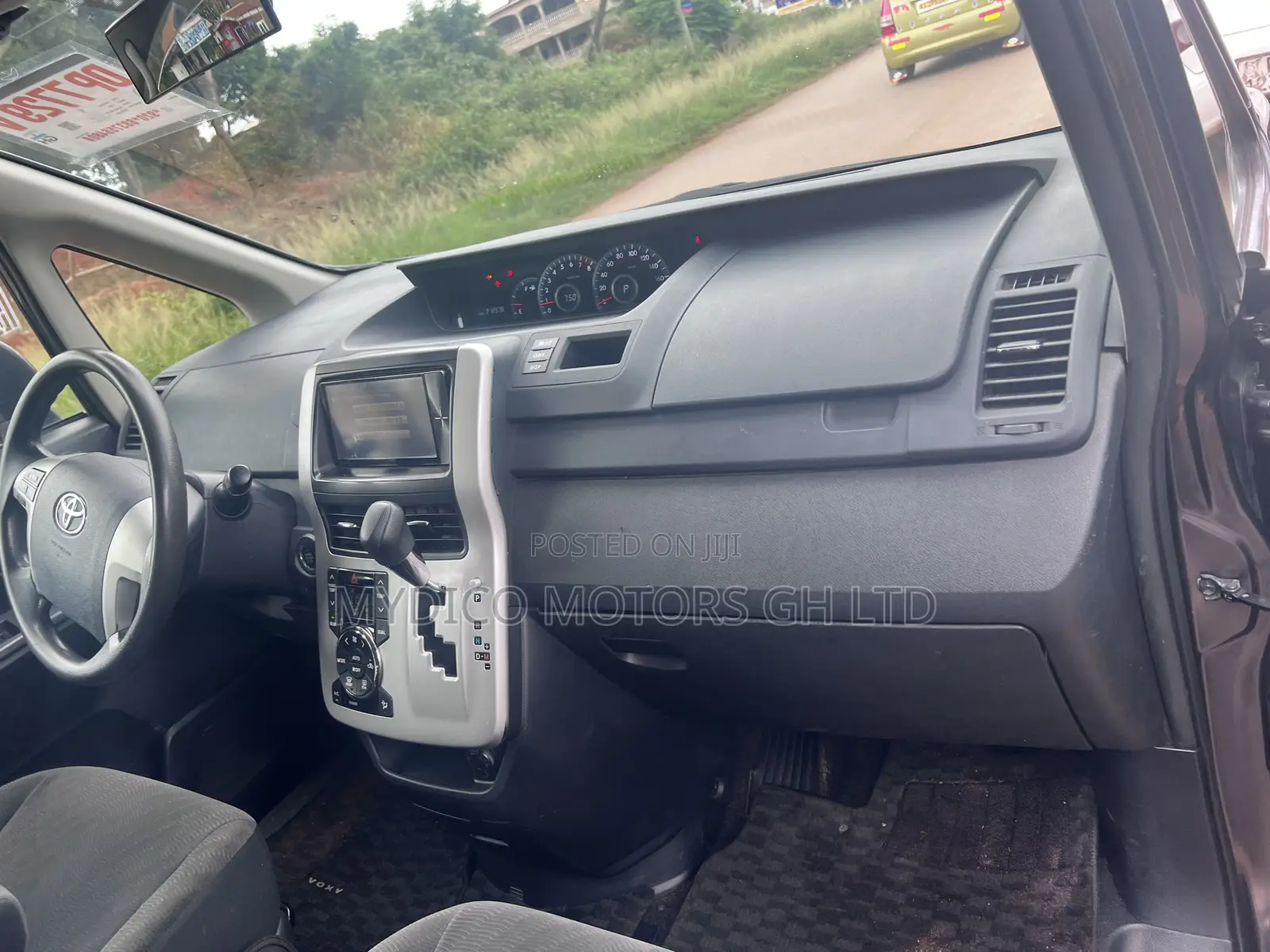 Toyota Voxy X L Edition 2WD 8-Seater 2012 Gray