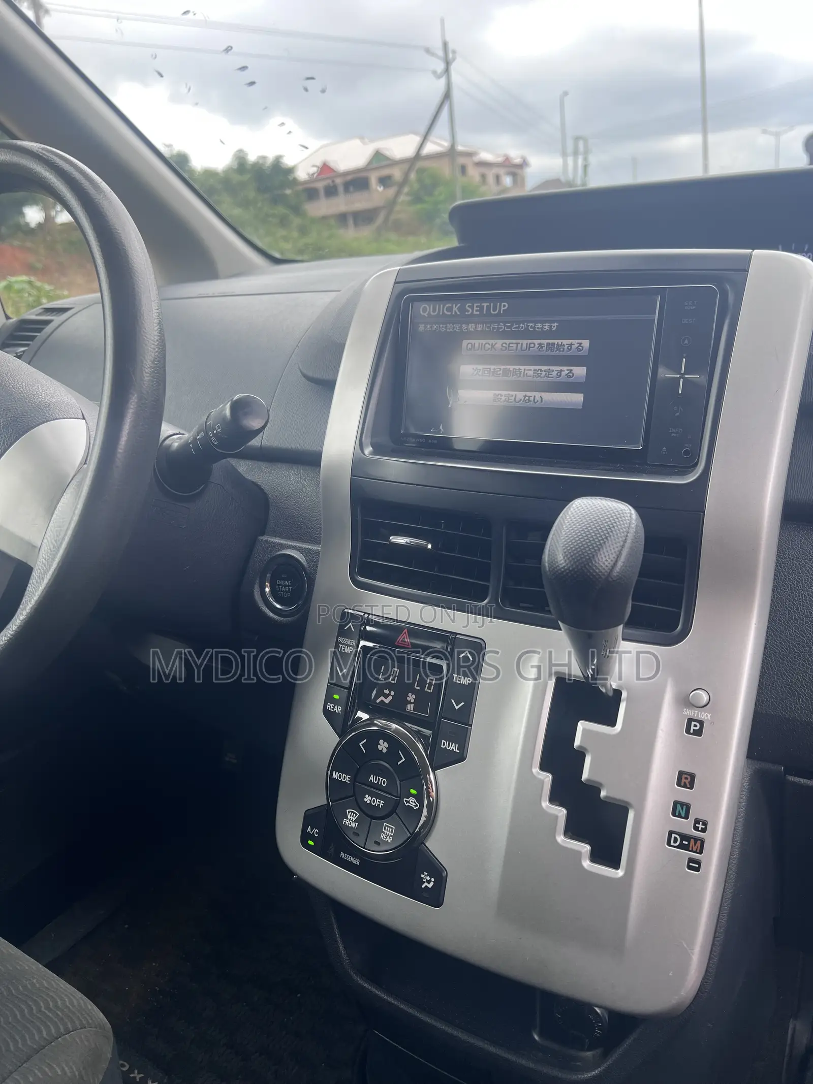 Toyota Voxy X L Edition 2WD 8-Seater 2012 Gray