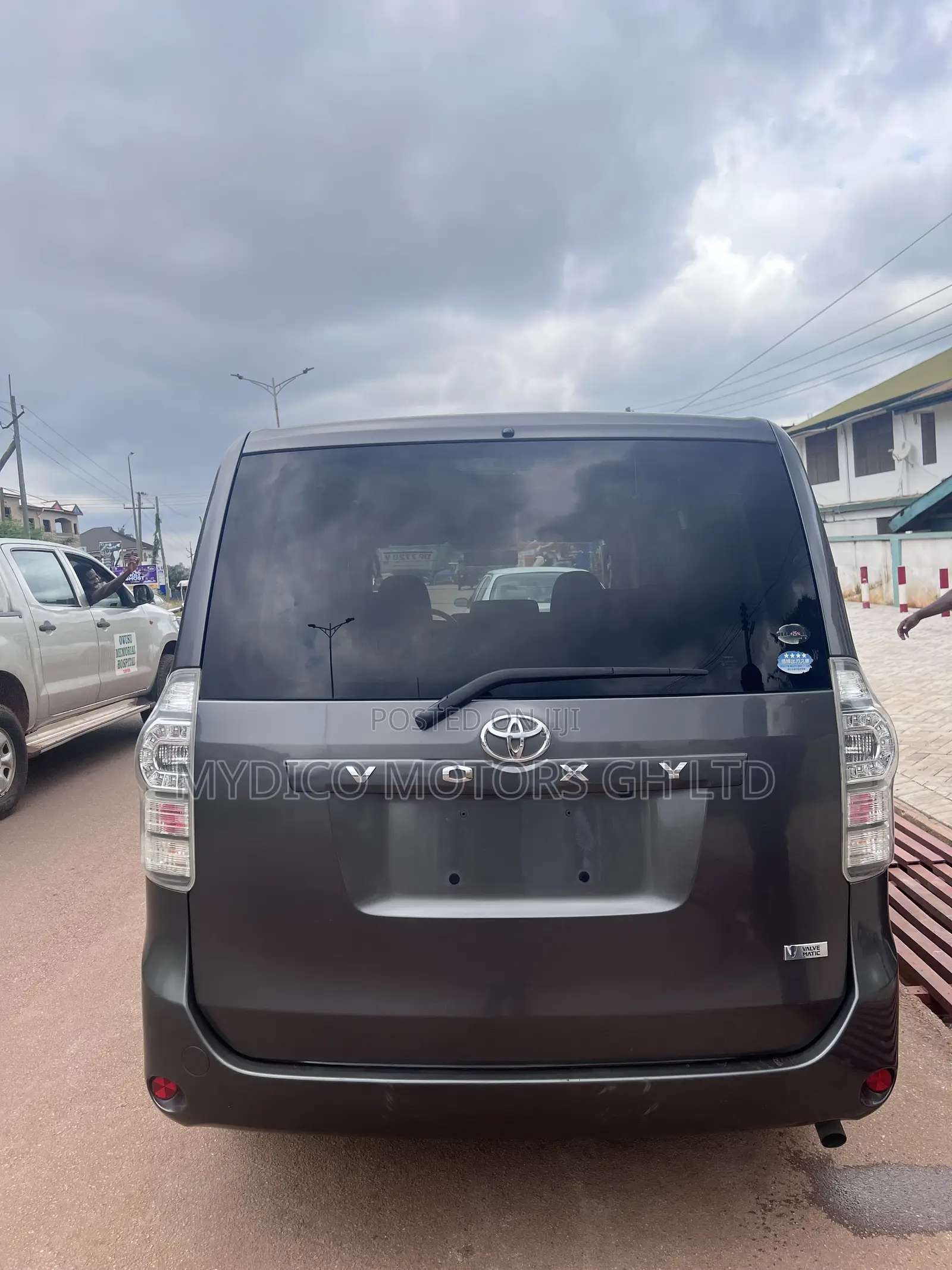 Toyota Voxy X L Edition 2WD 8-Seater 2012 Gray
