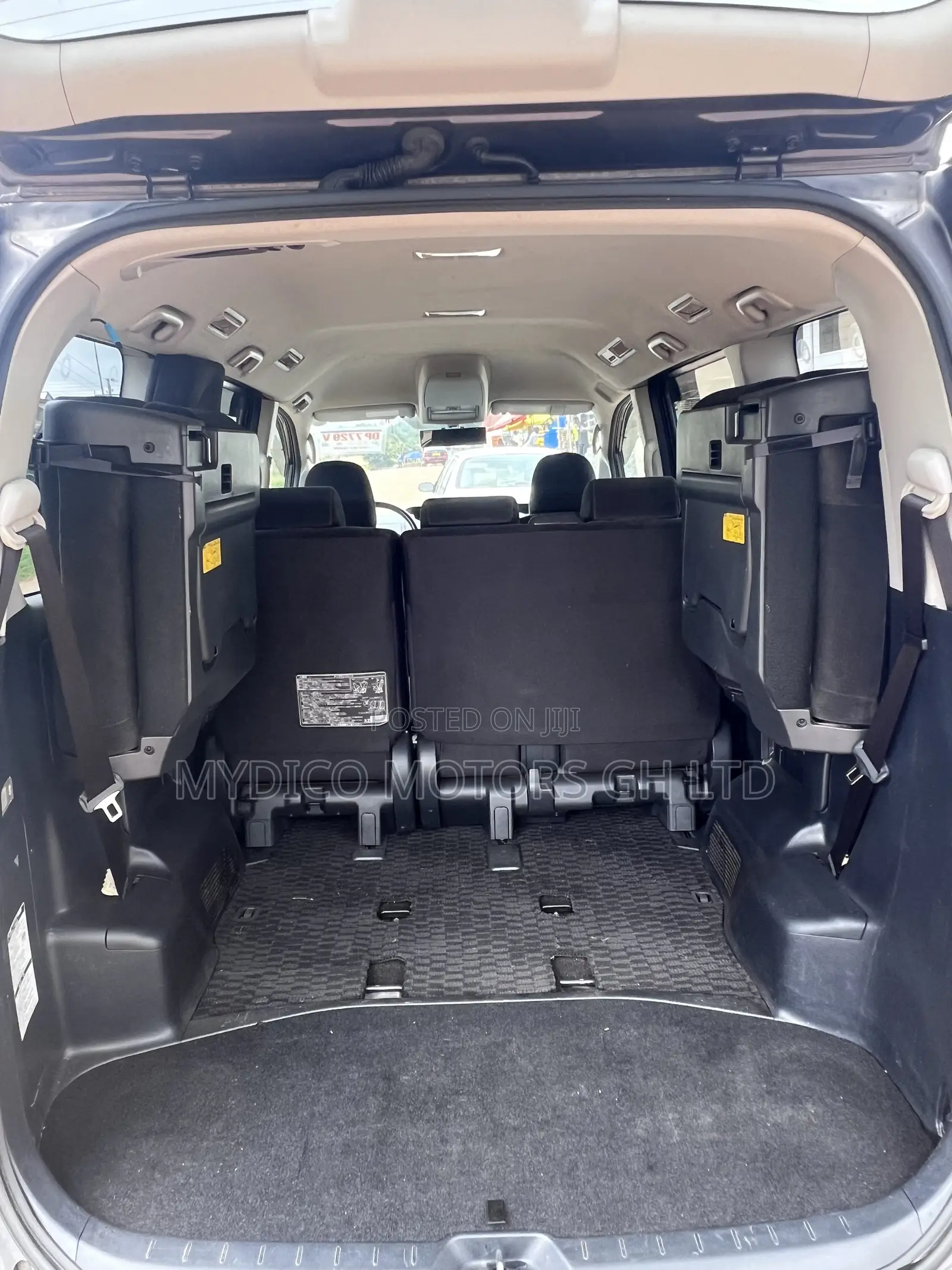 Toyota Voxy X L Edition 2WD 8-Seater 2012 Gray