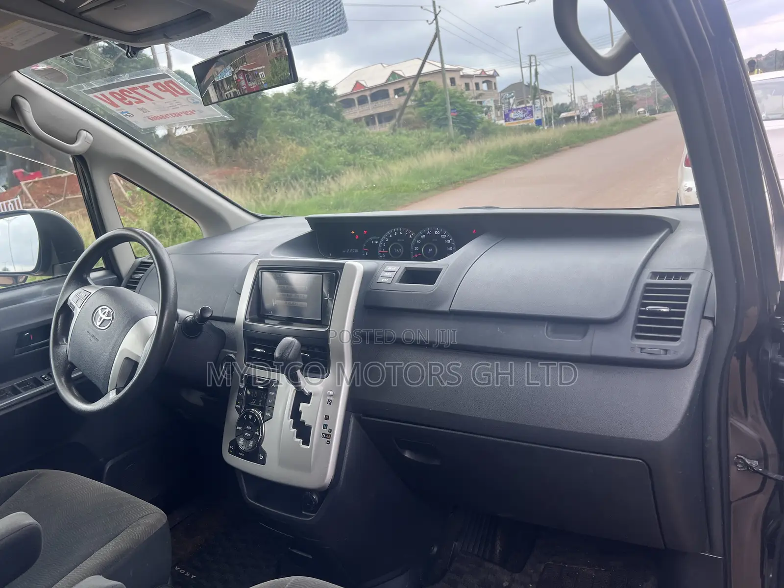 Toyota Voxy X L Edition 2WD 8-Seater 2012 Gray
