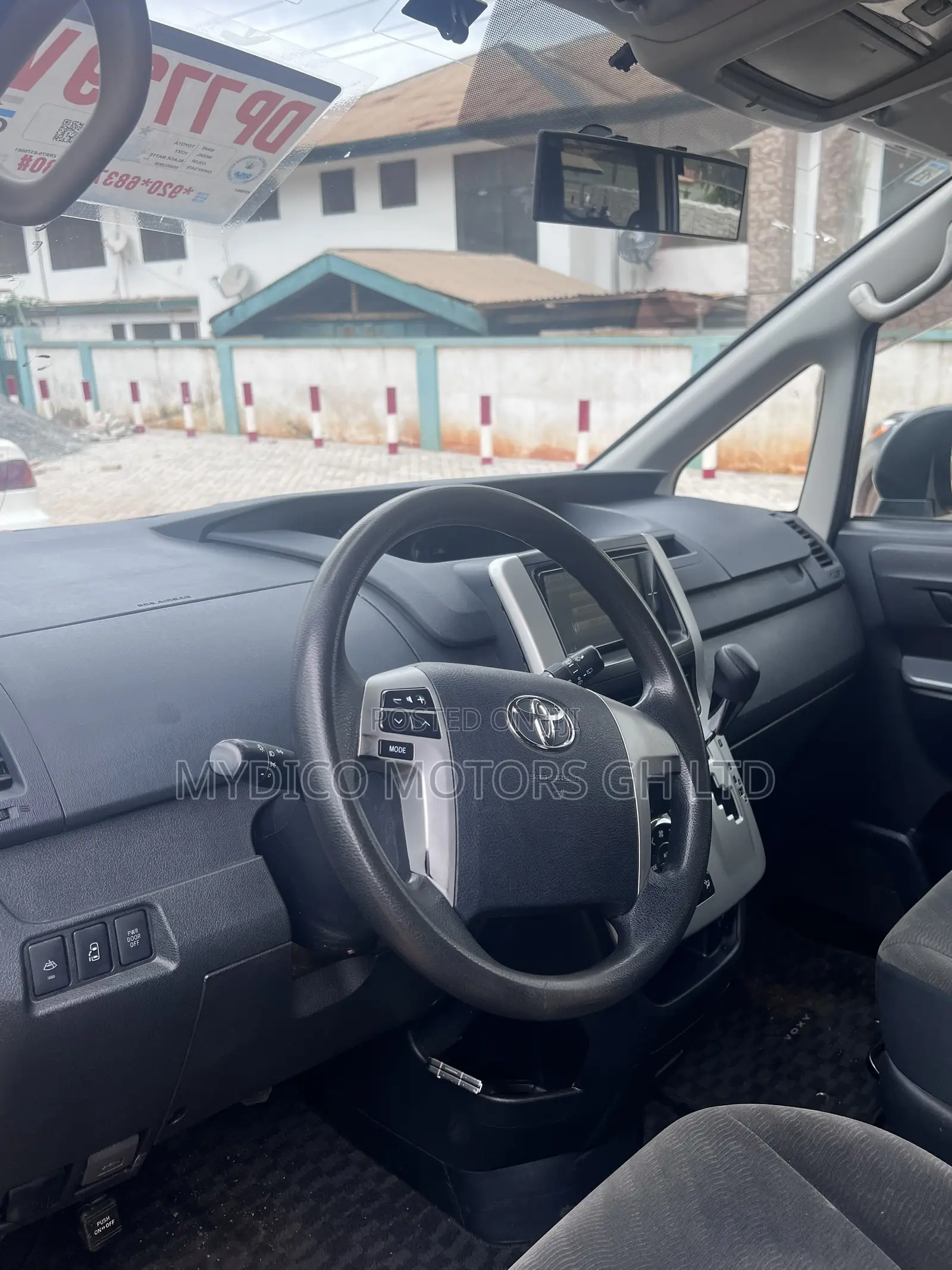 Toyota Voxy X L Edition 2WD 8-Seater 2012 Gray