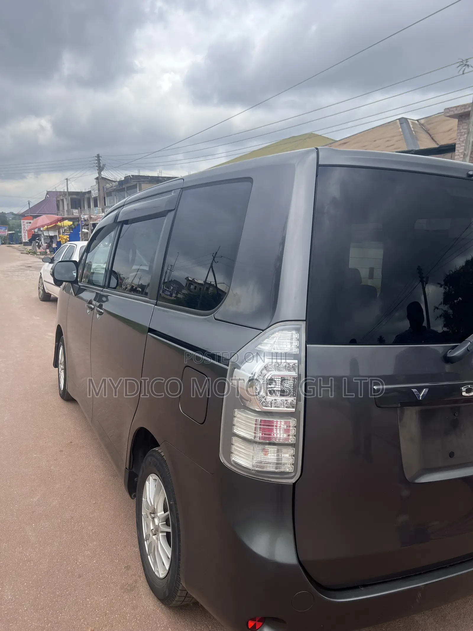 Toyota Voxy X L Edition 2WD 8-Seater 2012 Gray