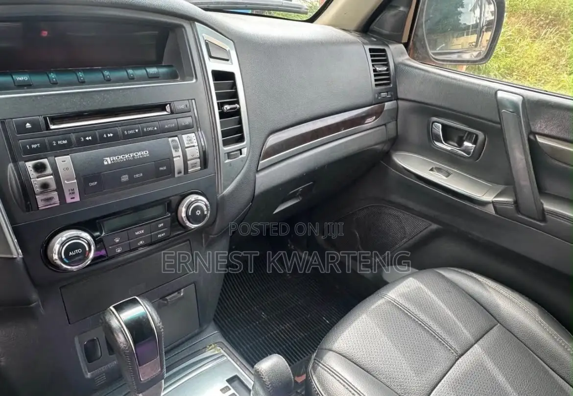 Mitsubishi Pajero V80 3.2 DI-D 2015 Black