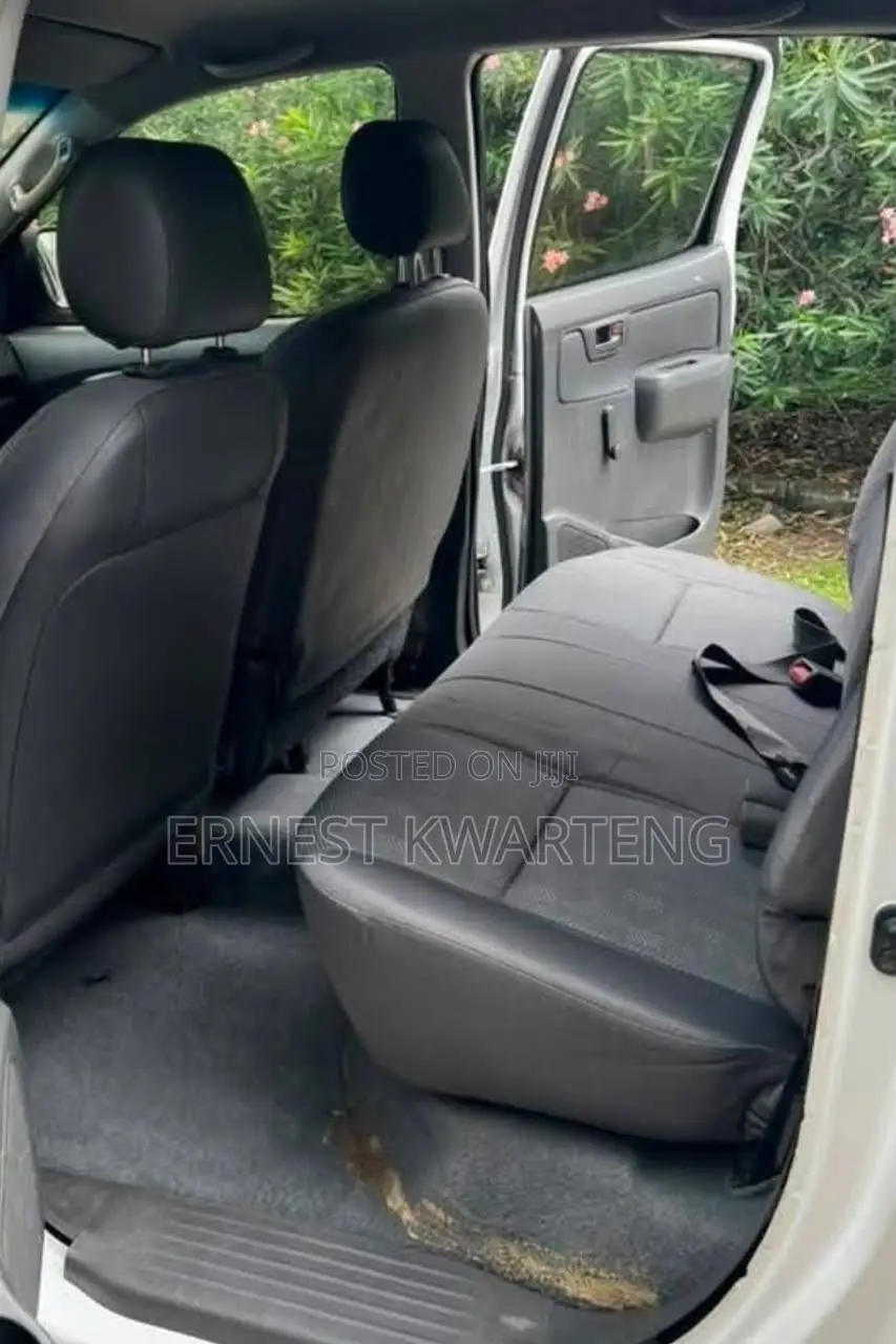 Toyota Hilux 2013 White