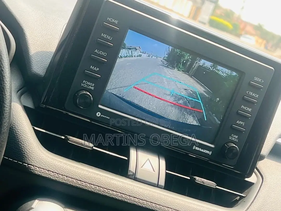 Toyota RAV4 XLE 2021 Silver