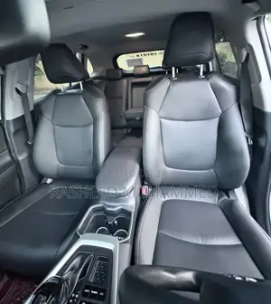 Toyota RAV4 XLE Premium 2025 White