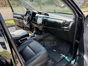 Toyota Hilux SR5+ 4x4 2019 Black