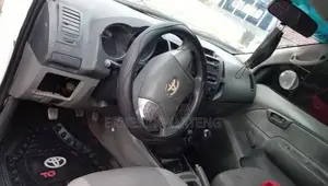 Toyota Hilux 2014 White