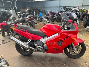 Honda VF 2006 Red