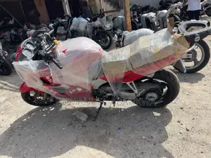 Honda VF 2006 Red