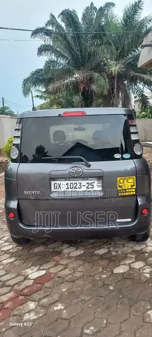 Toyota Sienta 2010 Gray