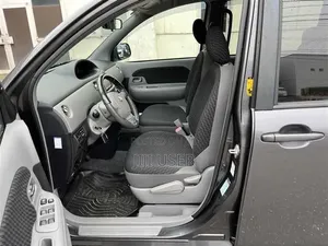 Toyota Sienta 2010 Gray