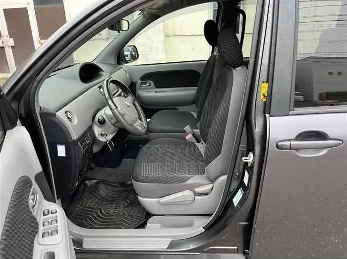 Toyota Sienta 2010 Gray