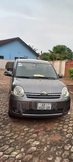 Toyota Sienta 2010 Gray