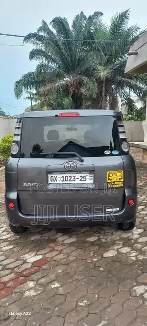 Toyota Sienta 2010 Gray