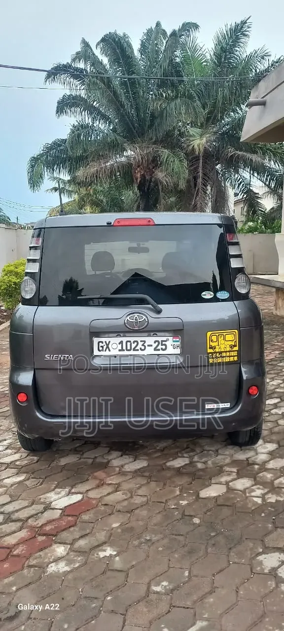 Toyota Sienta 2010 Gray
