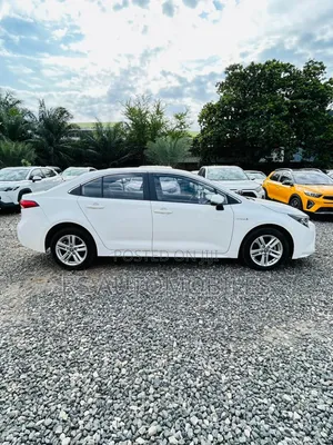 Toyota Corolla Hatchback 2021 White