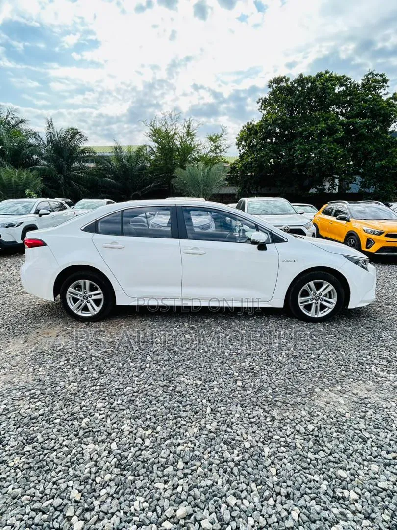 Toyota Corolla Hatchback 2021 White