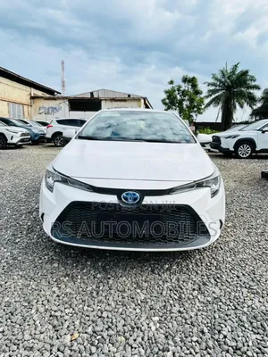 Toyota Corolla Hatchback 2021 White