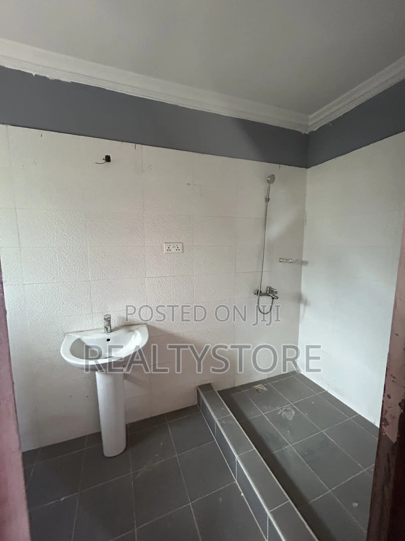3bdrm Apartment in Adom, Accra Metropolitan for rent