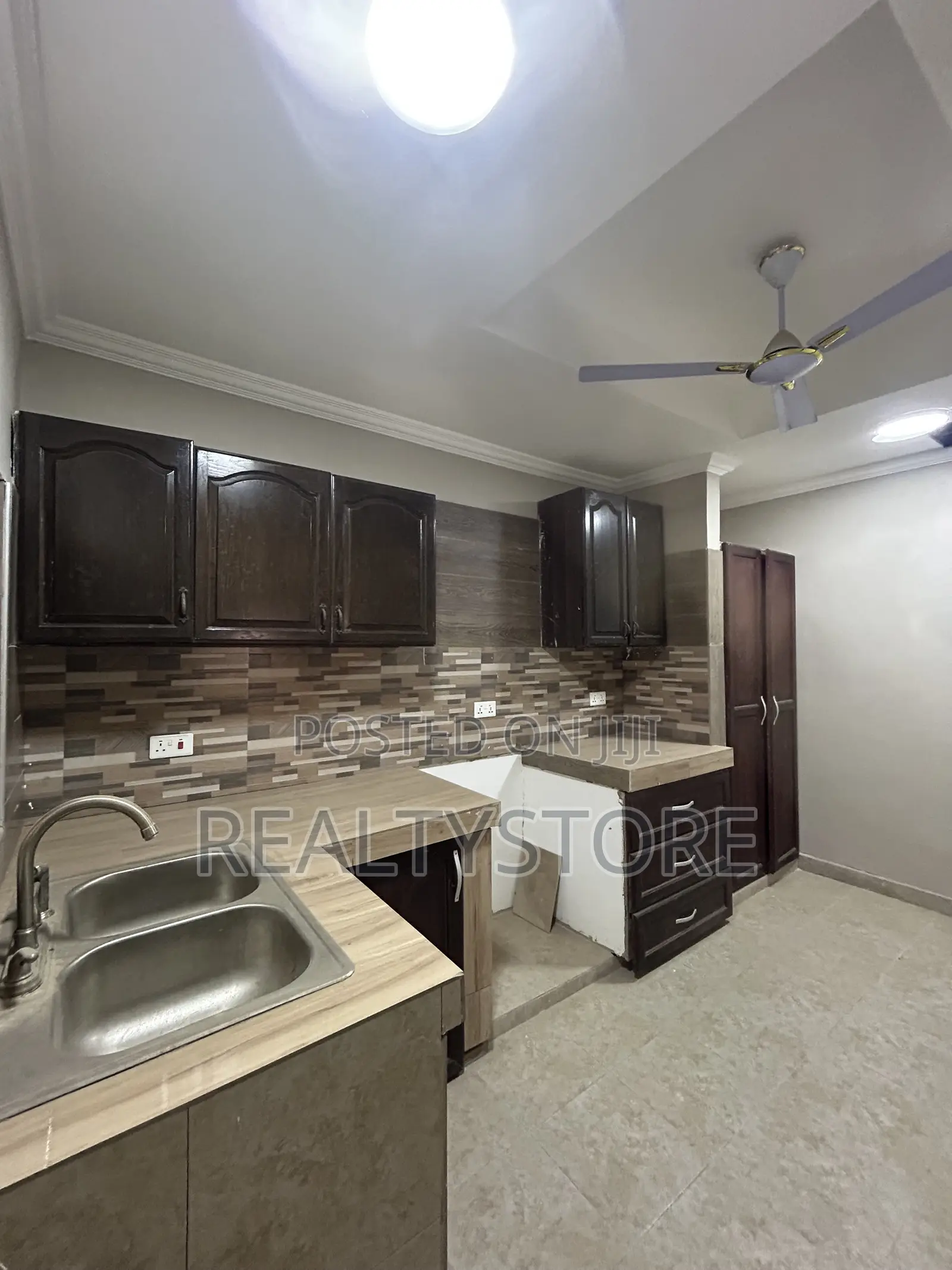 3bdrm Apartment in Adom, Accra Metropolitan for rent