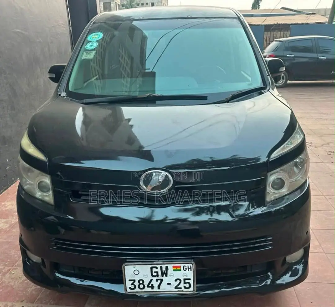 Toyota Voxy 2012 Black