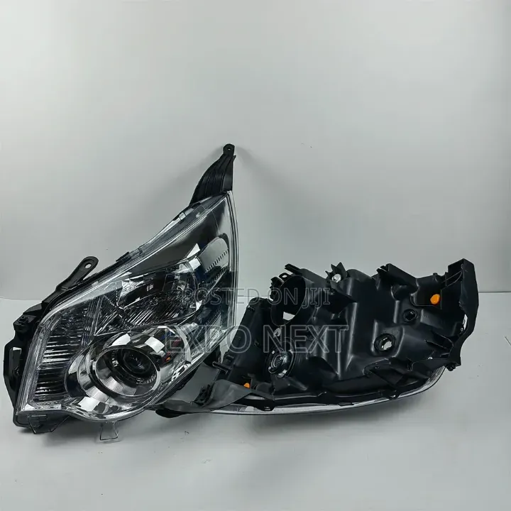 Headlights for Toyota Noah VOXY ZRR70W ZRR75 ZRR75G 2007-2010